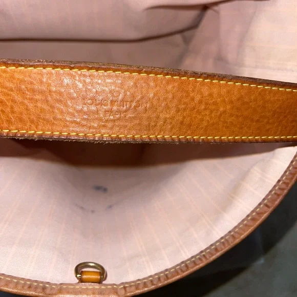 Louis Vuitton Delightful - Picture 16 of 17